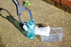 Picking,Up,Plastic,Waste,And,Rubbish,Which,Has,Been,Dropped